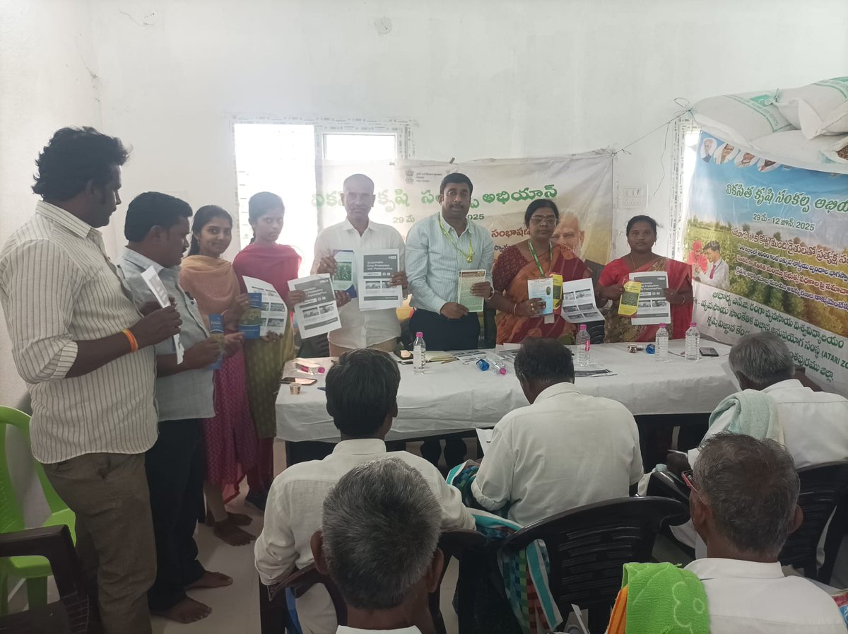 Day 15, VKSA, ICAR-IIOR and KVK scientists interacting with farmers at Patnam village, Kadiri Mandal, Sri Sathya Sai District, Andhra Pradesh.
#viksitkrishi
#viksitkrishisankalpabhiyan
#ICAR
#AgriGoI