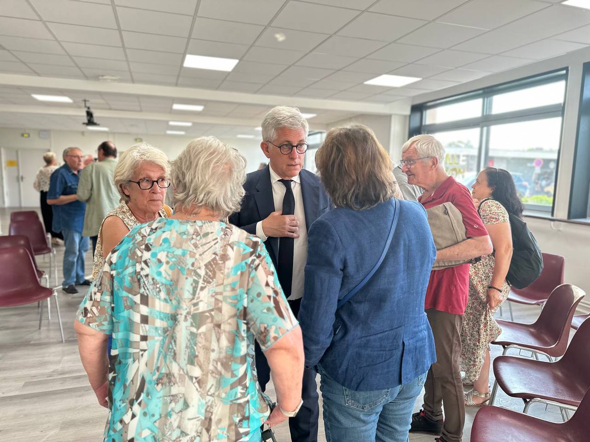 fredvalletoux's tweet image. Après #Nemours, j’ai organisé hier soir une nouvelle réunion publique à #Avon autour du fonctionnement de notre #démocratie, locale et nationale, et des réformes institutionnelles qui seraient nécessaires et attendues.

#EnCirco #Débat #SudSeineetMarne