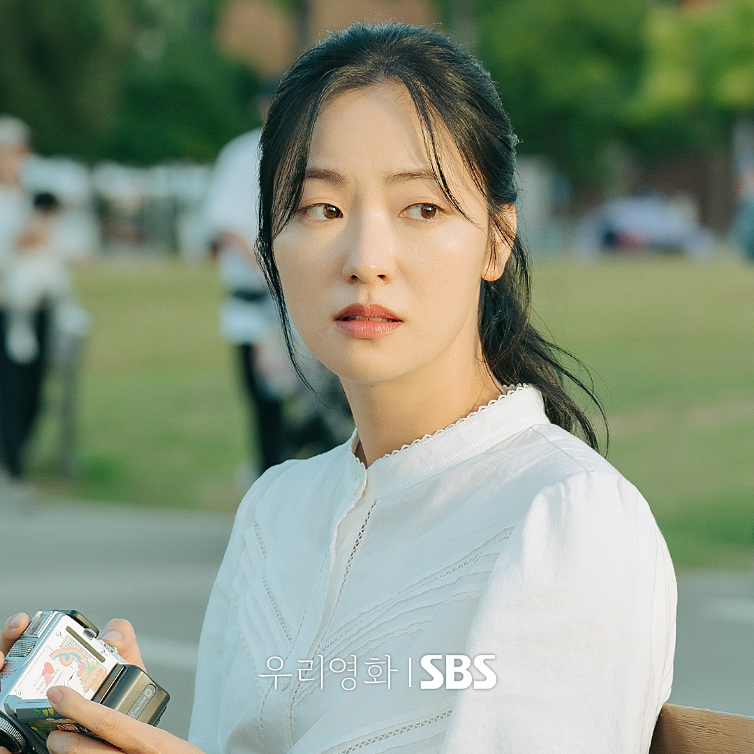 SBSNOW's tweet photo. 우리 여빈이 눈에서 꿀 떨어져요,,😍
최애 배우 이설 향한 전여빈의 팬심 가득 눈빛

SBS 새 금토드라마 <우리영화>
☞ 6월 13일 [금] 밤 9시 50분 첫 방송

#SBS새금토드라마 #우리영화
#OurMovie #정통감성멜로
#멜로 #우리영화스틸 #스틸
#남궁민 #전여빈 #이설 #서현우 https://t.co/DlQF4qZmcT