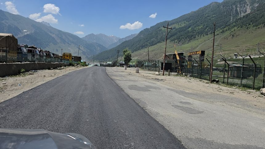 DarKoshal's tweet photo. To provide commuters and locals with much-needed relief, the #BorderRoadsOrganisation (BRO) has started #macadamization work on the crucial #Sonamarg to #RangaMorh section of the #Srinagar-Leh National Highway.
#developingjammu https://t.co/VYah2Odhlo