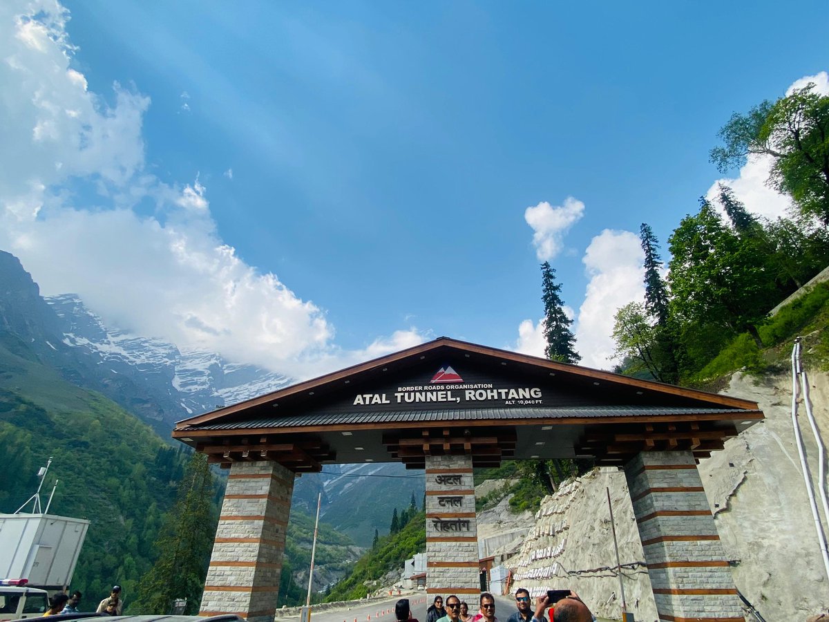 aps_2614's tweet photo. 🔺 The highest tunnel in the world ✅

🔺 The longest highway single-tube tunnel above 10,000 feet (3,048 m). ✅

ATUL TUNNEL ❤️🏔️
#manali
#explurger
#Travel
#india https://t.co/ws4dUHdnDK