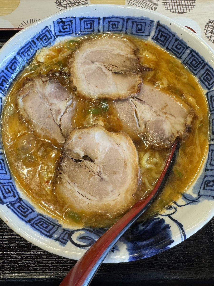 今日のランチ

トロ玉チャーシュー麺

これ、めっちゃ美味しいです🤤

クセになってます✨