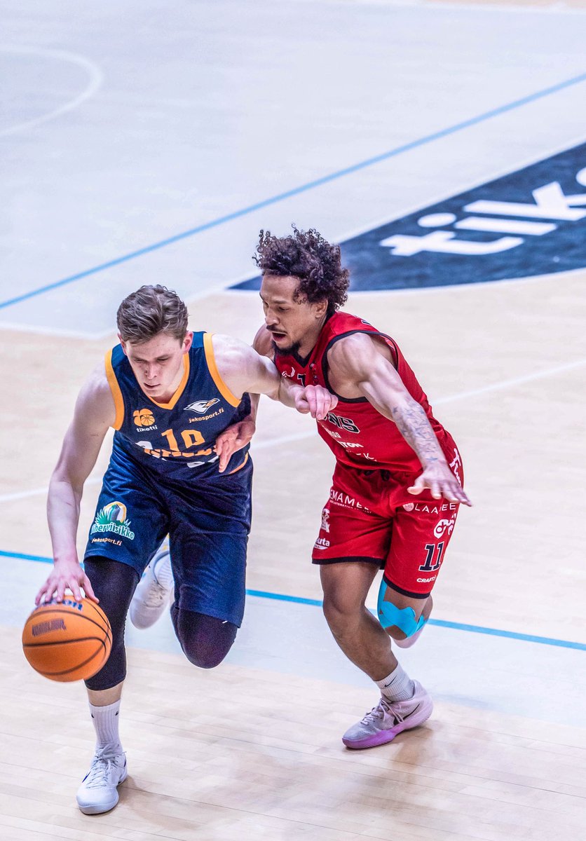 GullsBasketball's tweet image. ๐ฅ๐๐๐๐๐๐ ๐๐๐๐๐๐๐ ๐๐๐๐๐๐๐:
#10 HENRI KANTONEN๐
Henkka palasi vuoden tauon jรคlkeen pelikentille ja kun pelituntuma lรถytyi, alkoi maajoukkuemiehen taso nรคkyรค! Erityisesti Hollisin loukkaantuessa Kantonen kiitti kasvaneesta vastuusta ja oli avainroolissaโฆ