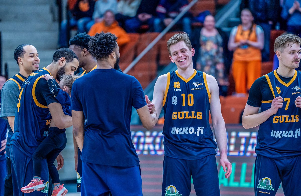 GullsBasketball's tweet image. ๐ฅ๐๐๐๐๐๐ ๐๐๐๐๐๐๐ ๐๐๐๐๐๐๐:
#10 HENRI KANTONEN๐
Henkka palasi vuoden tauon jรคlkeen pelikentille ja kun pelituntuma lรถytyi, alkoi maajoukkuemiehen taso nรคkyรค! Erityisesti Hollisin loukkaantuessa Kantonen kiitti kasvaneesta vastuusta ja oli avainroolissaโฆ