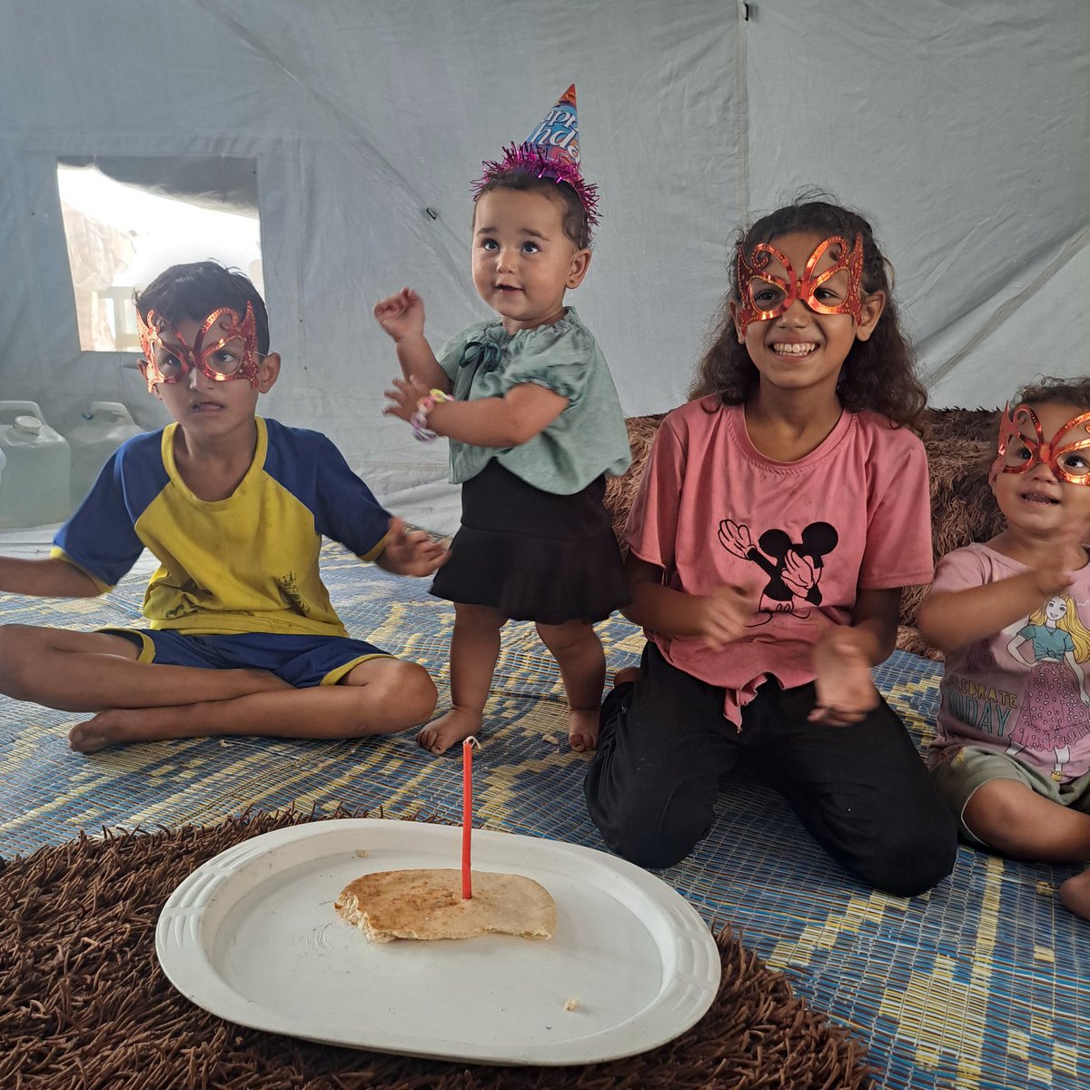 populergazeteTR's tweet image. Gazze&apos;de tüm imkansızlıklara rağmen, Rima bebeğin doğum günü kutlandı.