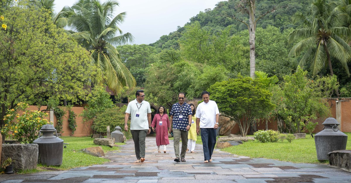 SadhguruAcademy's tweet image. Isha Yoga Centre Coimbatore welcomes participants of Human Is NOT a Resource 2025 with an early morning drizzle, nature in vibrant colors and a sattvic energising breakfast!

Over the next 3 days, these CXOs, business and HR leaders from across the country will explore practical…