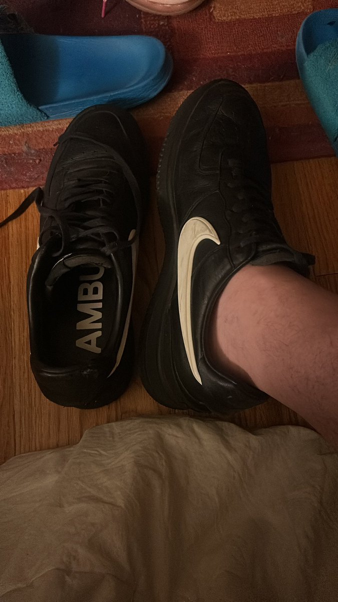 Bigfoot155's tweet photo. Got myself a new to me pair for my bday, time for a sock free trial. https://t.co/oS776zfNfJ