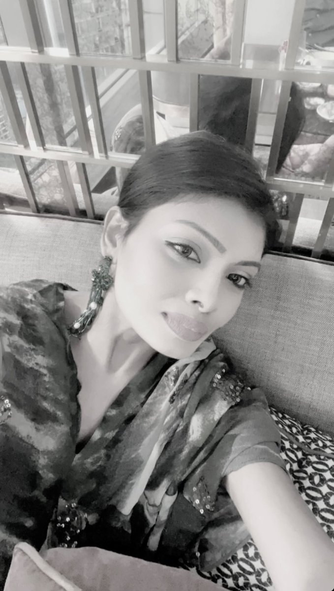 ushaismyname's tweet image. The first time i went out after not being able to walk for over 6 months. Even here i was on my pneumatic air cast boots yet still felt like i saw light at the end of tunnel. #18monthsofcompleterecovery #lookingback #allthestrugglesshapeyou