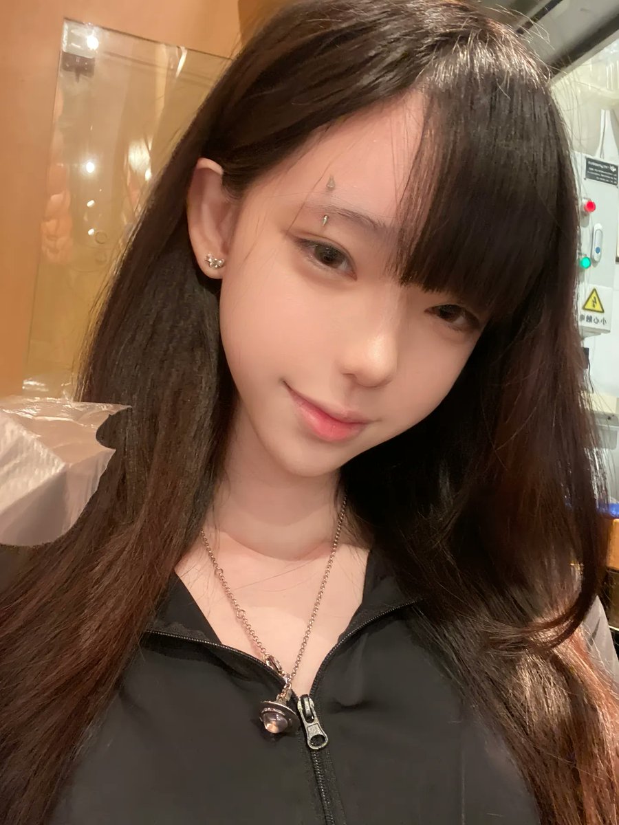 lynnnn719's tweet photo. 给姐姐吃鸡巴和精液 https://t.co/5V8U3PmNw9