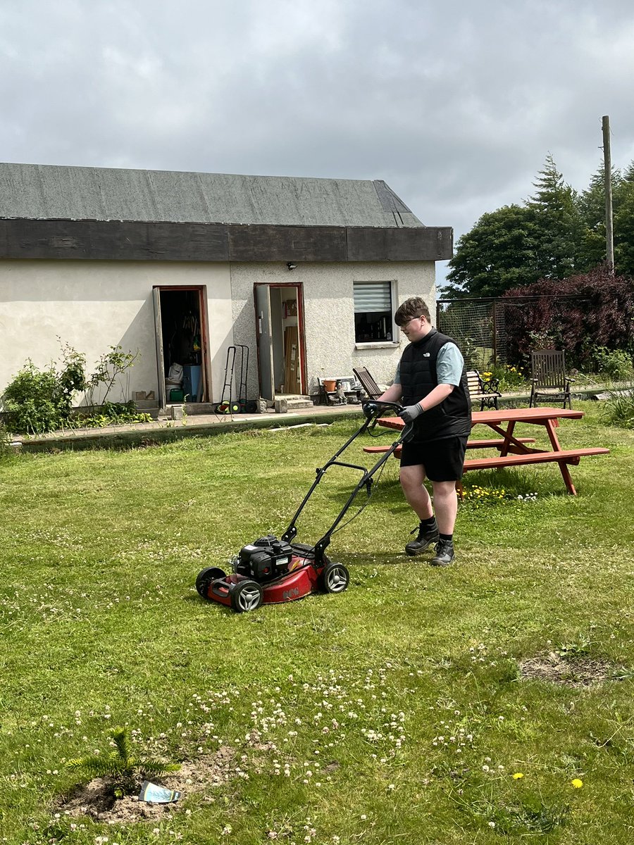 MrnicolN's tweet photo. Great to be back at @SpringhillComm1 yesterday. We have a new batch of  @northfieldaca pupils volunteering this term and they loved it. Lots of heavy lifting, grass cutting and meeting new furry friends 👍. ‘Can we definitely come back next week’ https://t.co/XbHQB7gCD4