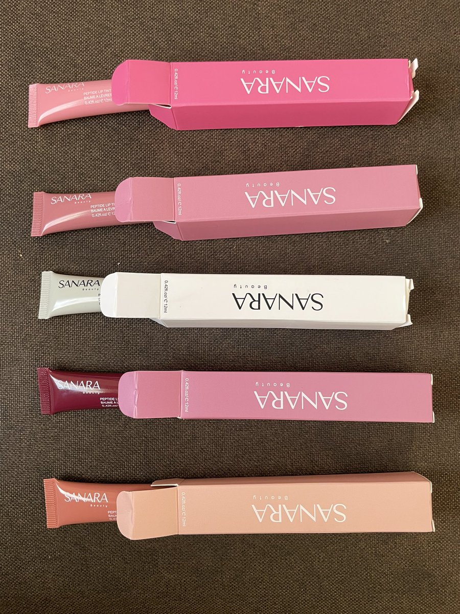 🌟✨ Say hello to your new go-to glam! 🎉 Introducing Sanara lip gloss – the perfect way to brighten up your smile and your day! 💖💋 Get ready for luscious lips and all the compliments! 😍 
WhatsApp/call: 0756510450
#SanaraBeauty #LipGlossLove #SmileBright