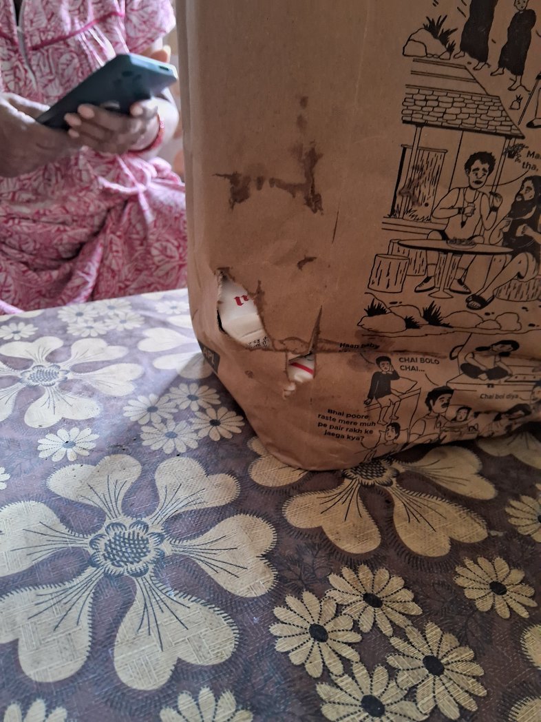 deep_aag's tweet photo. @blinkitcares Blinkit, this is not fair, if you have not able to handle item please don't charge, delivery and handling charges.. I raised issue thousand time. Always ignored. Why I give you my hard money if you not responsible. Second deliver half item, wrong item. https://t.co/xXZxIISPDS