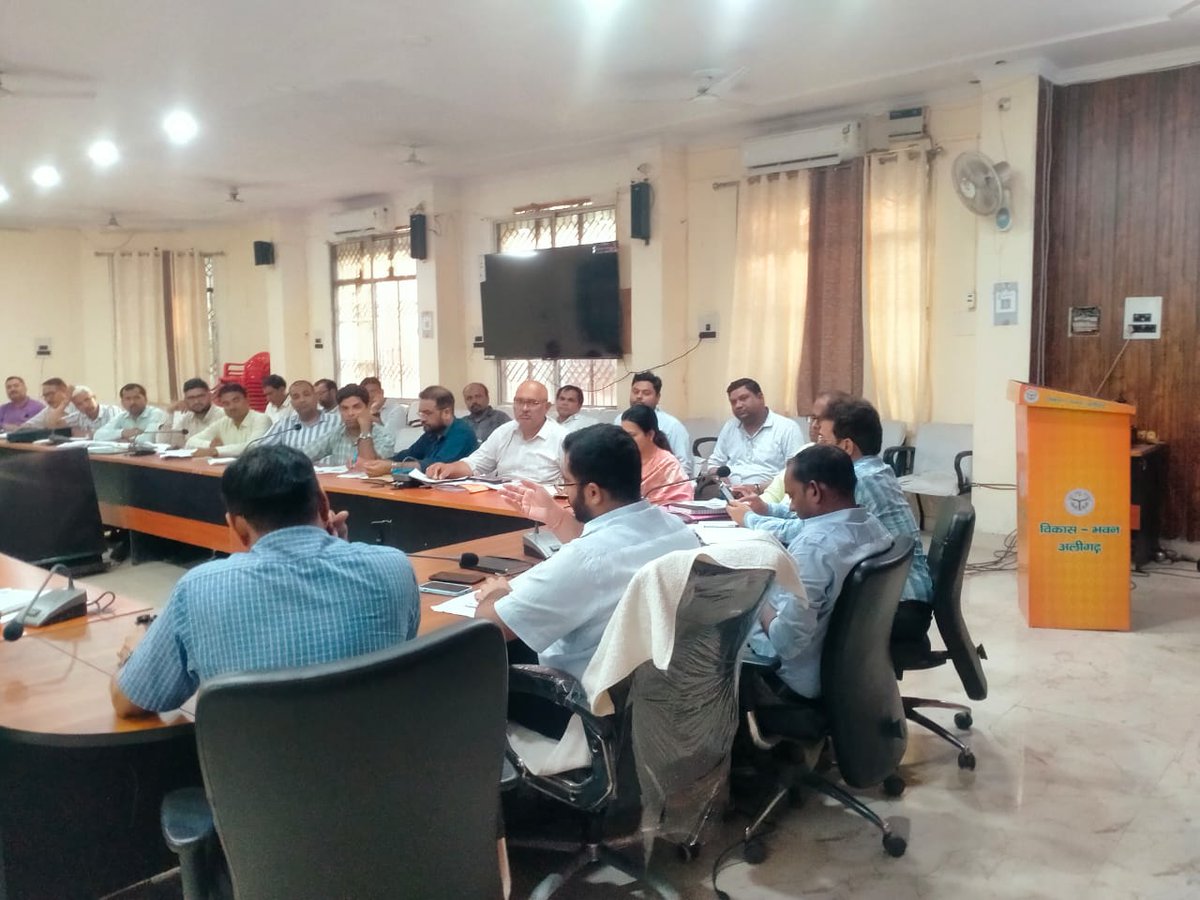 विकास कार्य की समीक्षा बैठक में दिए गए आवश्यक दिशा निर्देश। #Aligarh #Uttarpradesh