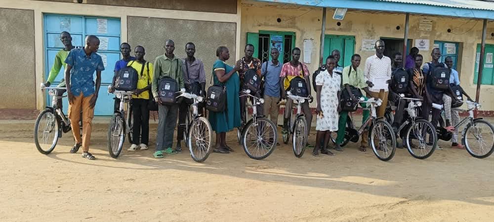 COSEDASSD's tweet photo. Building up future Immunization Ambassadors.

P1 Immunization in Practice (IIP) training in Pigi County
P2 IIP Training in Tonj East County.
P3 Facility &amp; Mobile outreach vaccinators pose with their bicycles, bags and water bottles during the handover ceremony in Romic Tonj East. https://t.co/CVidzwLygs