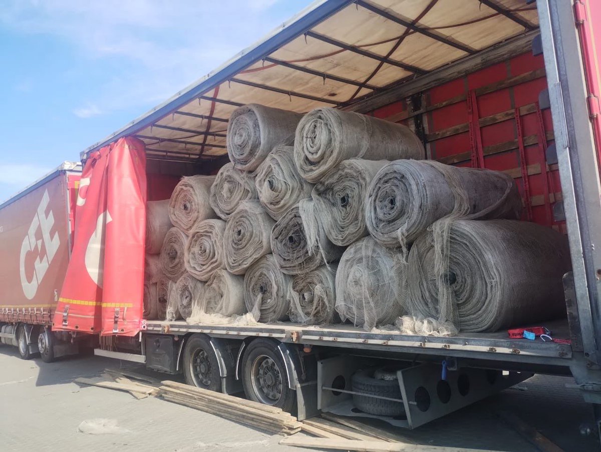 WE DID IT - ALMOST!

Die ersten 21 Tonnen Fischernetze sind auf dem weg in die Ukraine -> direkt nach Sumy. Nun braucht es noch Unterstützung in der Finanzierung des Transport. Gestern wurde der LKW beladen, ungefähr jetzt dürfte er bereits auf dem Weg sein und bald Deutschland