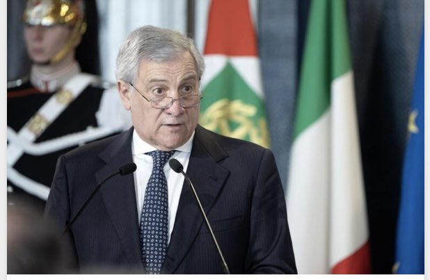 elio_vito's tweet photo. Tajani ieri sera aveva detto: “non abbiamo segnali di un attacco israeliano all’Iran”, stanotte c’è stato l’attacco israeliano all’Iran.
Abbiamo un ministro degli Esteri sempre sul pezzo! https://t.co/4MzyAn8jZ3