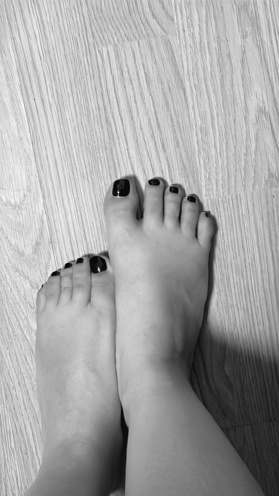 Lucy_cutefeet's tweet photo. Only for the use of my little brother 😋🙈 https://t.co/kNrYC8Rxx5