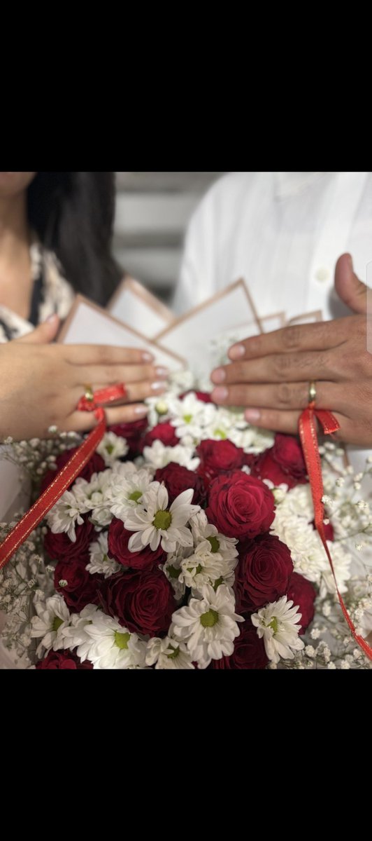 Buraya hep mutsz şeyler paylaşırdım ama artık çok mutluyum evet gerçekten güzel şeyler bi anda olur hiç beklemediğiniz anda oluyor. Çok şükür Allahım doğru kişi beni buldu ve çok mutluyuz😍ve nişanlandık. Mutlululuğumu burada paylaşmak istedim. Doğru kişi sizi çok mutlu edicek❤