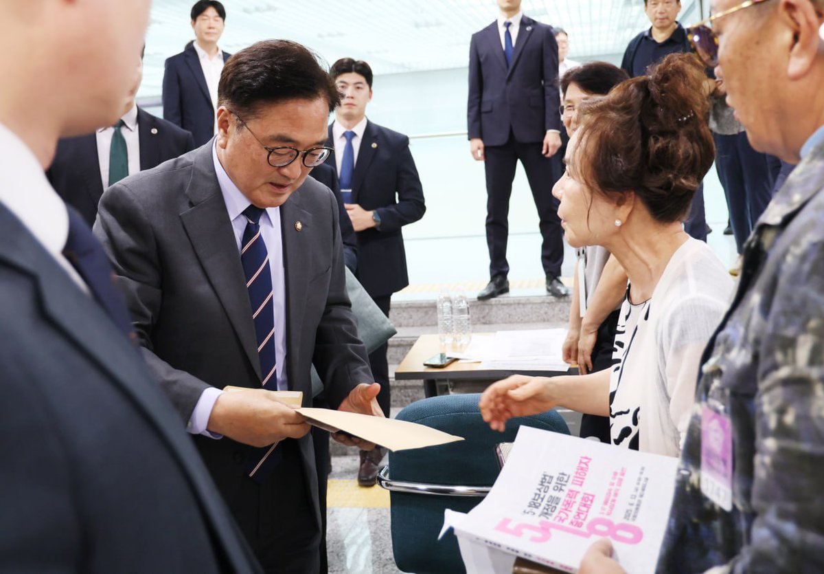 <기억과 증언은 공동체를 구하는 힘입니다. 5.18 국가폭력 피해자들의 용기에 국회가 응답하겠습니다>

작년 9월, 5.18 성폭력 피해 증언대회에 이어 국회에서 열리는 두 번째 증언대회입니다.

외면되고 묻어둔 상처를 꺼낸다는 게 쉽지 않은 일인데, 이 자리에 오기까지 힘들고도 먼 걸음을