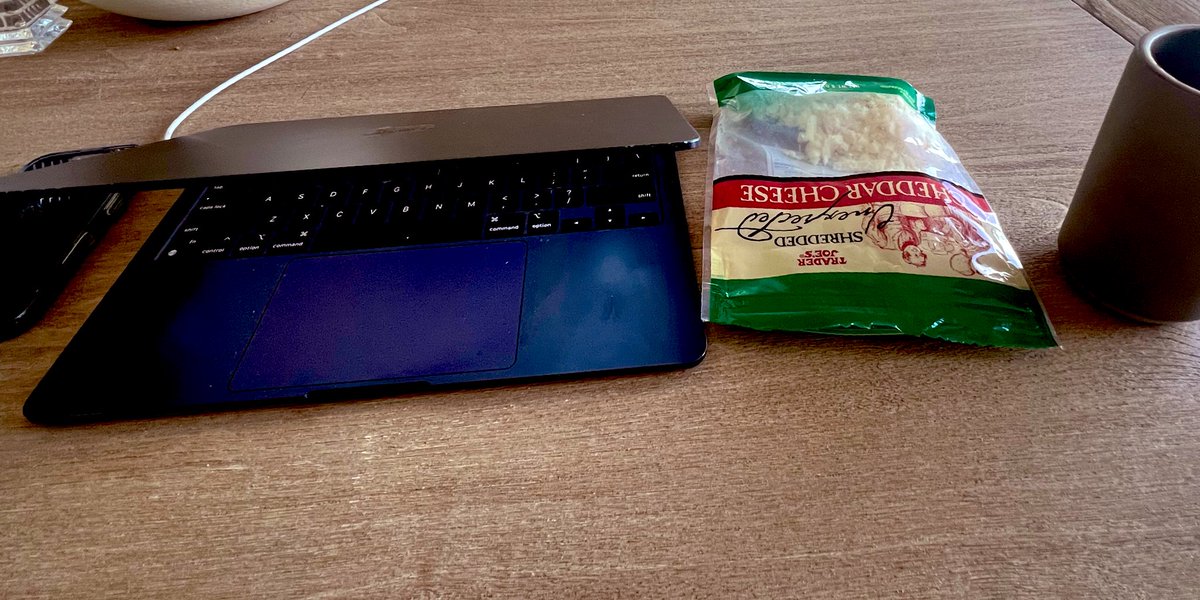 michelle_fradin's tweet image. u know u work at a startup when you haven’t slept, showered or seen your family in days and all you’ve eaten is cheese straight from a bag