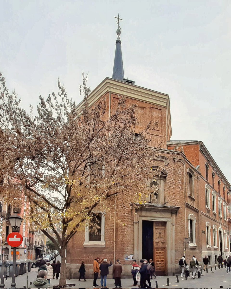 Feliz día a todas las ciudades, barrios, pueblos y parroquias que hoy, 13 de junio, celebran a su patrón San Antonio de Padua. Y como no hay iconografía románica suya (fue canonizado en 1232), os traigo esta joya del barroco madrileño a Él dedicada: San Antonio de los Alemanes