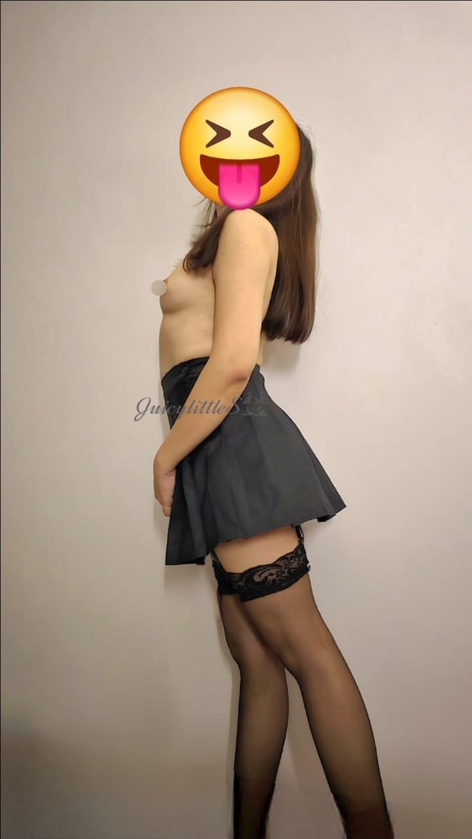 想穿这样去music festival～
但是上衣还没想到配什么👀
有什么建议吗？