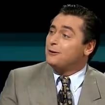 Si creciste en los 90, seguro que los domingos eran de campo de tierra por la mañana y partido de Canal+ por la tarde. Así se vivía el fútbol.