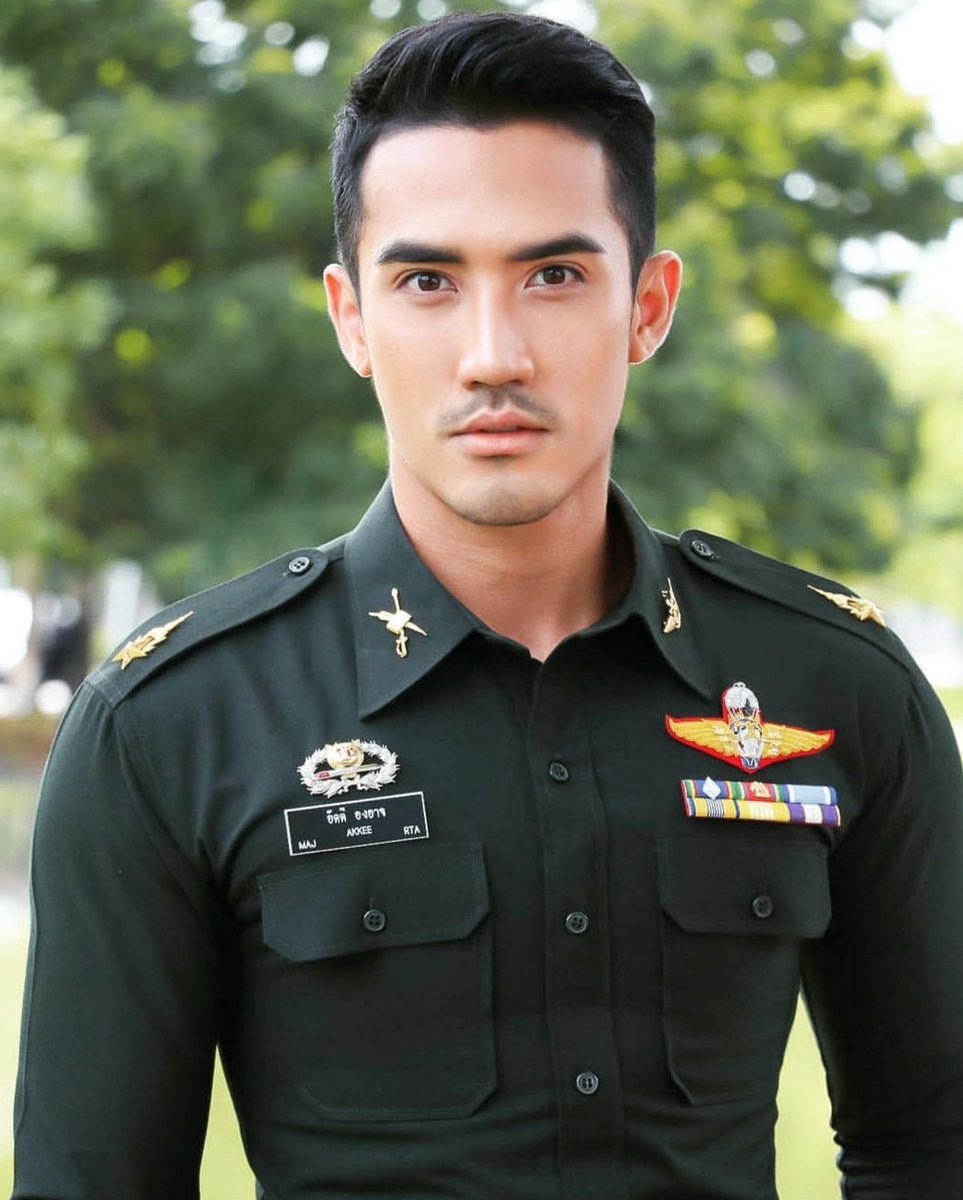 SuiteAndUniform's tweet photo. #handsom #ARMY #soldier #maninuniform https://t.co/NoyIIjsbsl