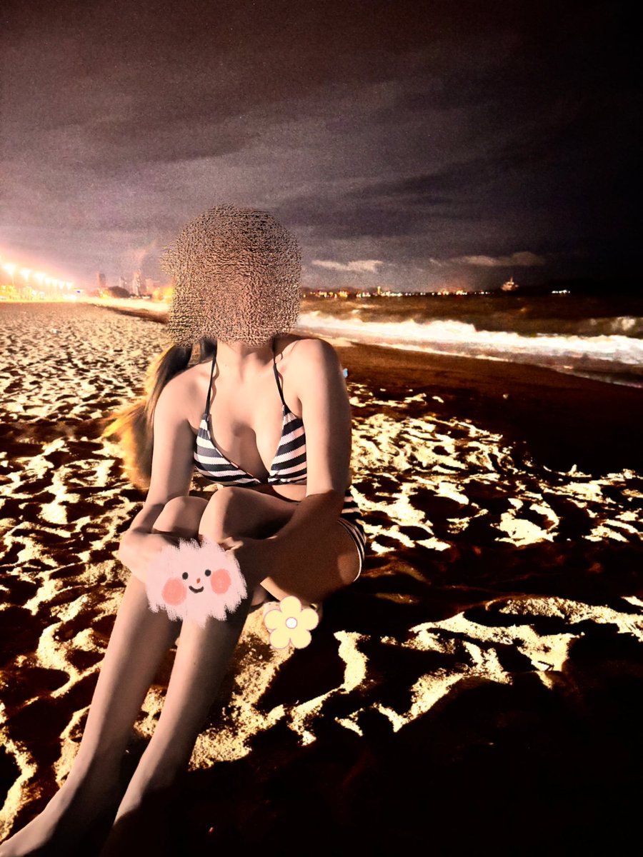 CS3024's tweet photo. เหงา อากาศดีมาก ทะเลตอนมืด 🏝️🥥🍌 #outdoorgirls #ชอบโชว์เสียว #dgf #naturist
#nude https://t.co/Df6wvtL4NH
