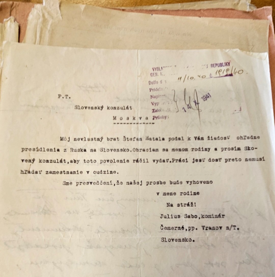 Viete, čo má spoločné súčasné vysťahovalectvo zo Slovenska do bájnej ruskej zeme s tým počas druhej svetovej vojny? To, že prakticky neexistovalo. Jedine opačným smerom. V časovom okne možností (počas paktu Molotov-Ribbentrop) sa presídlenci pýtali zo ZSSR späť domov.