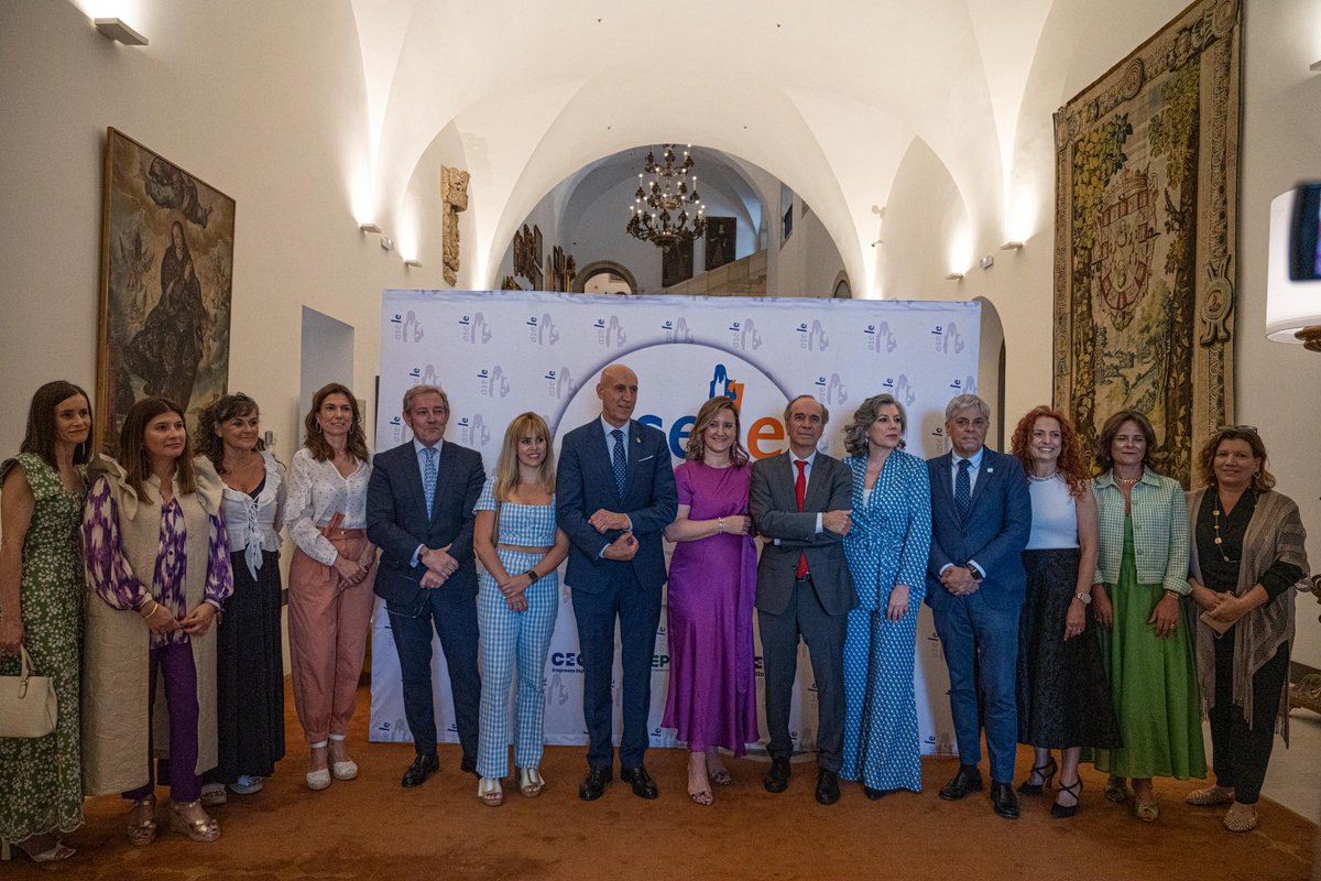 feleleon's tweet photo. Asociaciones | @aseleleon se consolida como referente en liderazgo femenino en la empresa ➡️https://t.co/Tm8lFDmjMO
#leonesp #mujeresempresarias #asele https://t.co/DXesAnyNBs