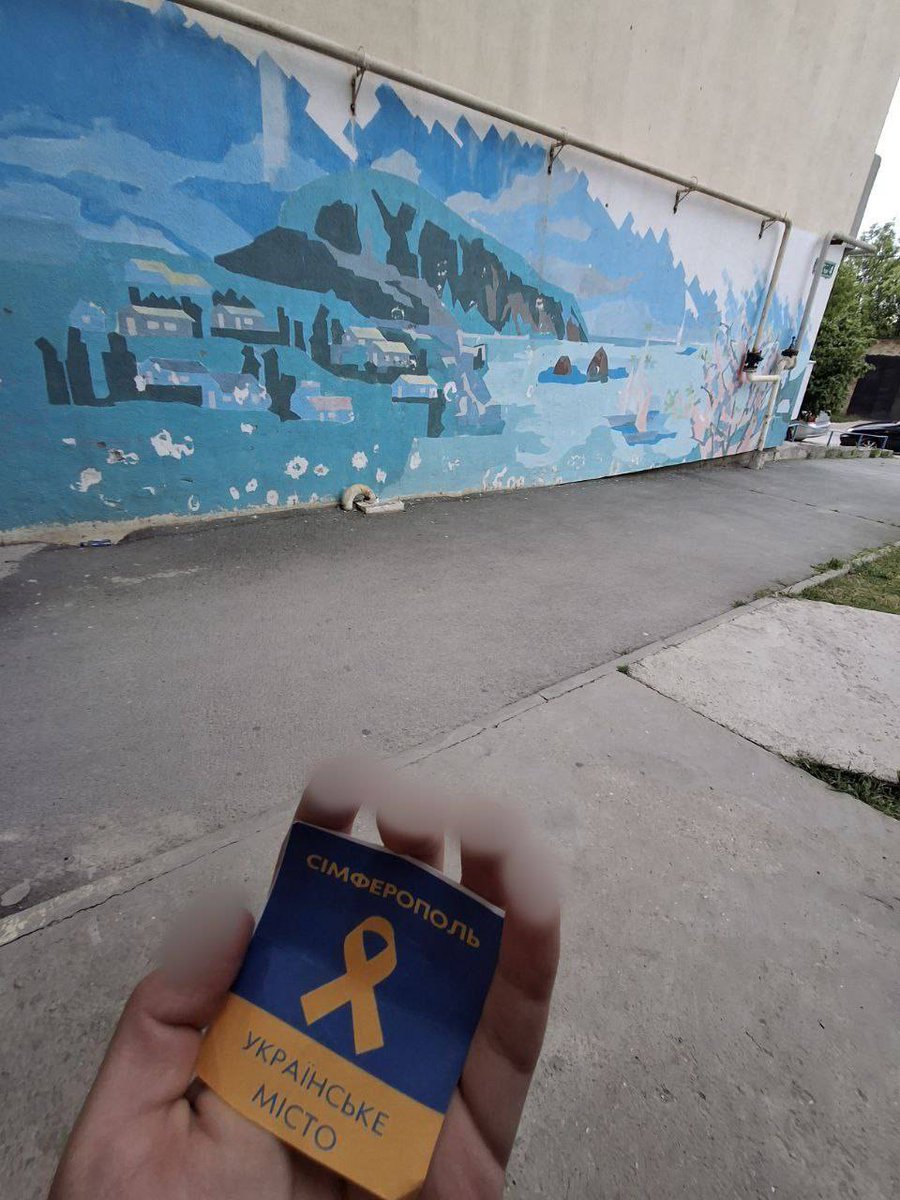 Over 200 Ukrainian symbols appeared across occupied Crimea as the Yellow Ribbon movement staged coordinated acts of resistance in Yalta, Yevpatoria, Sevastopol, and Simferopol. 

Despite the risks, activists continue to defy Russian control thru silent protest.

#CrimeaisUkraine