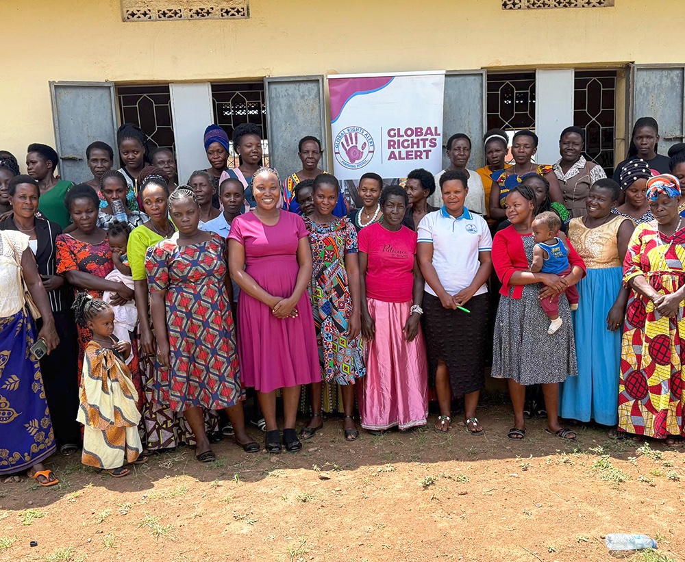 graUganda's tweet image. 🔊🔊 𝐇𝐞𝐫 𝐋𝐚𝐧𝐝 𝐇𝐞𝐫 𝐕𝐨𝐢𝐜𝐞!
This week, GRA embarked on a capacity building campaign targeting women and grassroots human rights defenders in the Bunyoro region. The campaign is aimed at equipping women grassroots human rights defenders with effective advocacy skills…