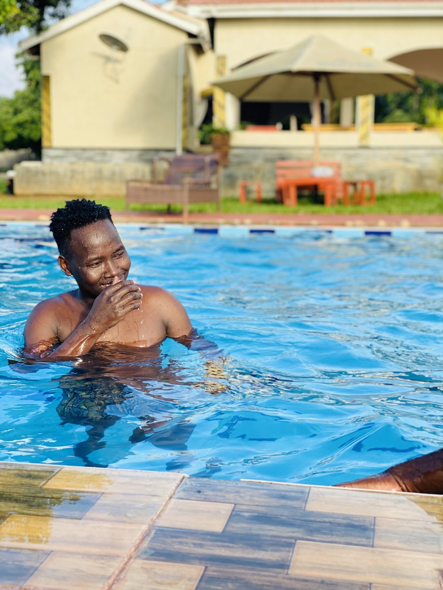Guluscoopsdaily's tweet photo. 📍Sunday at Bapa Hotel =Unmissable!

Pool party vibes, food &amp; pizza on deck, drinks flowing, and free Wi-Fi to post it all! 📸💦

Don’t just hear about it – be there! #BapaSundayTurnUp #PoolsideParty https://t.co/TB2U6rLbcT