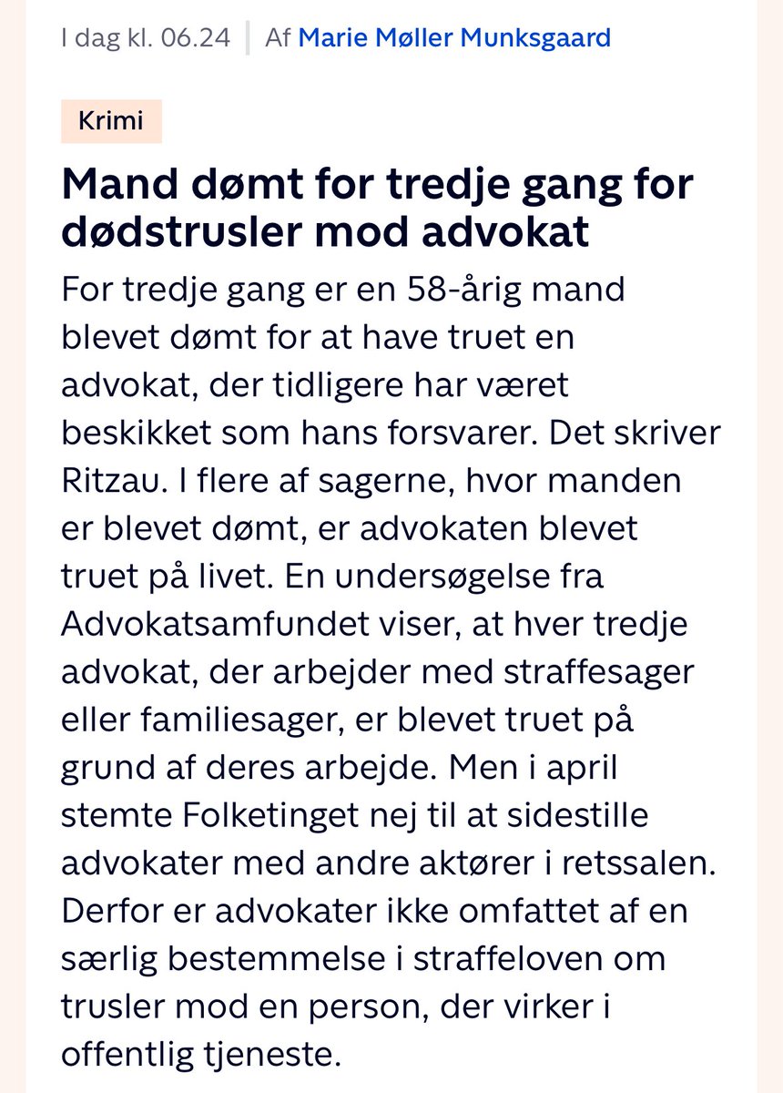 I foråret stillede jeg forslag om at lade forsvarsadvokater omfatte af paragraf 119, som beskytter offentligt ansatte. Alle øvrige ansatte, der medvirker i en retssag er beskyttet. 

Hummelgaard er imod fordi forsvarsadvokaterne ikke er offentligt ansatte. Men hvad er en