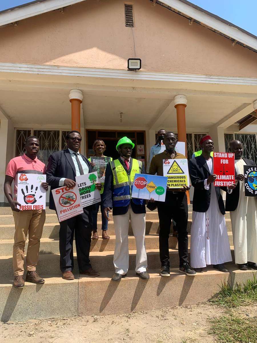 UnauKYU's tweet photo. We are at☘️🍀🌿🌵🌴 #BugandaEnvironmentWeek! 

Being part of mobilizing youth to tackle plastic pollution through innovative solutions and community dialogues.  #SDG13 comes to life! 

The future starts today! #EndPlasticPollution #WED2025 #ClimateActionNow" https://t.co/aGz2YObiKg