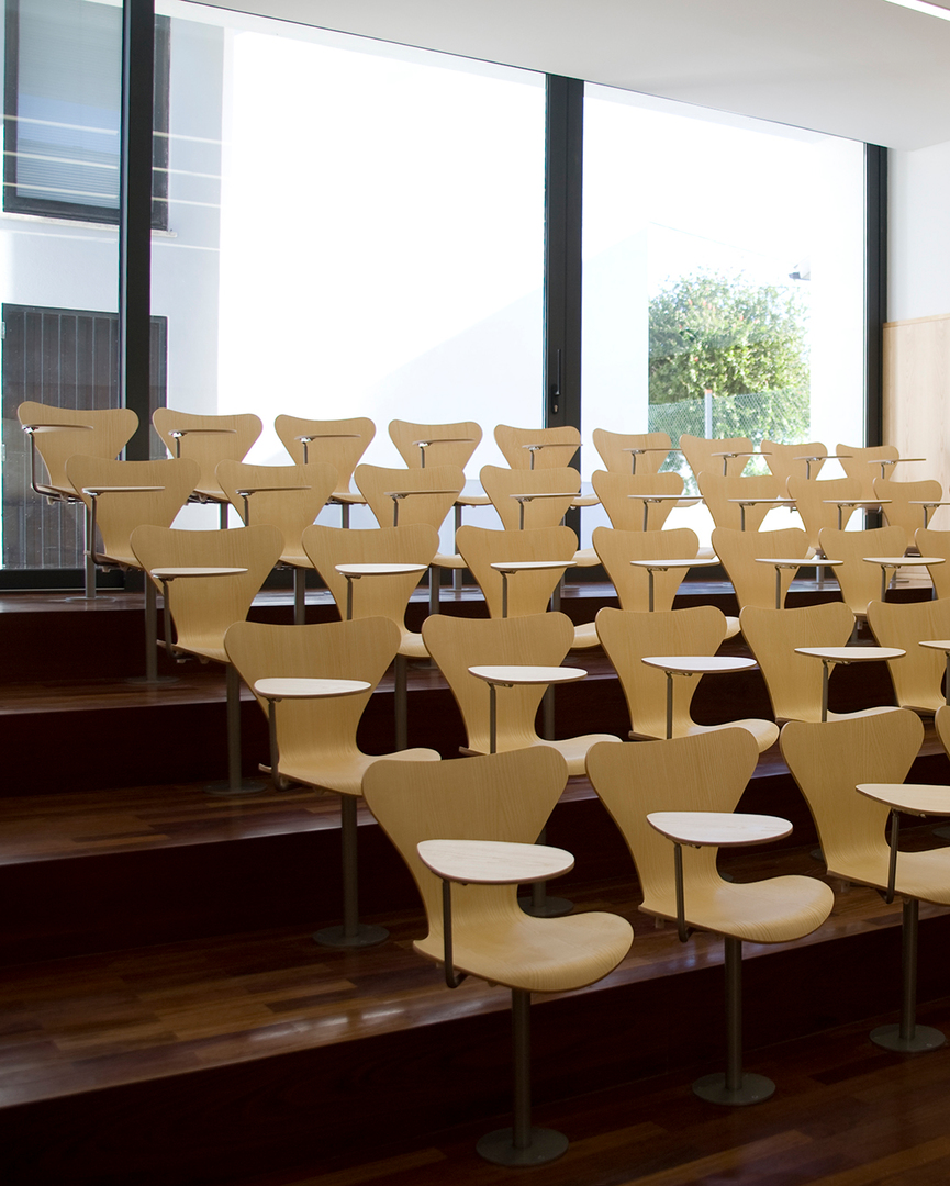 julcarfurniture's tweet image. Spaces that teach 📚
Smart seating with built-in tablets for dynamic learning environments.
Inspiration starts with design.

#LearningSpaces #EducationalFurniture #AcademicDesign