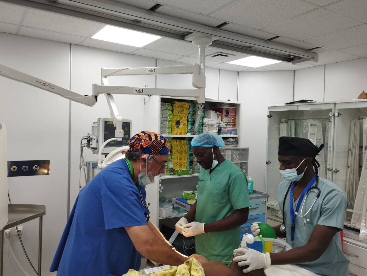 hug_ge's tweet image. Du 10 au 17 mai 2025, une mission de collaboration internationale s’est tenue au @kfaisalhospital dans le cadre du Rwanda-Swiss Heart Project, coordonné par le Dr @Ileonce23 👉hug.ch/engagement-hum… @RwandaHealth #Coopération #Médecine #ChirurgieCardiaque #Humanitaire #Rwanda