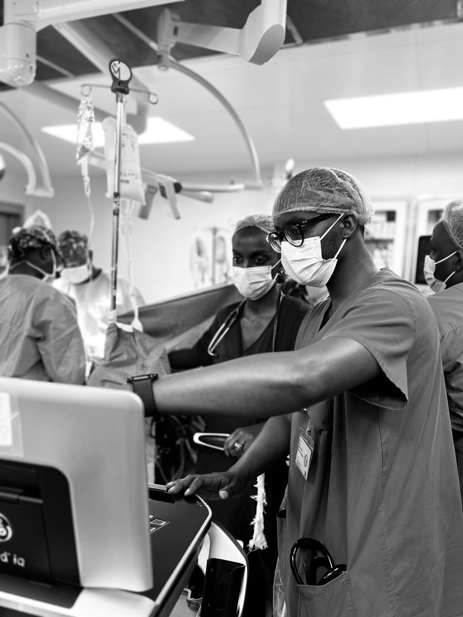 hug_ge's tweet image. Du 10 au 17 mai 2025, une mission de collaboration internationale s’est tenue au @kfaisalhospital dans le cadre du Rwanda-Swiss Heart Project, coordonné par le Dr @Ileonce23 👉hug.ch/engagement-hum… @RwandaHealth #Coopération #Médecine #ChirurgieCardiaque #Humanitaire #Rwanda
