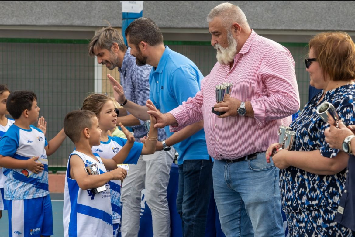 FMBMELILLA's tweet photo. #EventosFMB | ¡¡GRAN FIESTA FIN DE TEMPORADA @FMBMELILLA 2024-25!!
📷 Todas las fotos del evento👇
https://t.co/Qbwj11BeEa
🏀 Clasificaciones 2024-25 👇
https://t.co/568i3GIIGq
📰 Mas info👇
https://t.co/7m4OuStNrj https://t.co/lNkA7ph86I