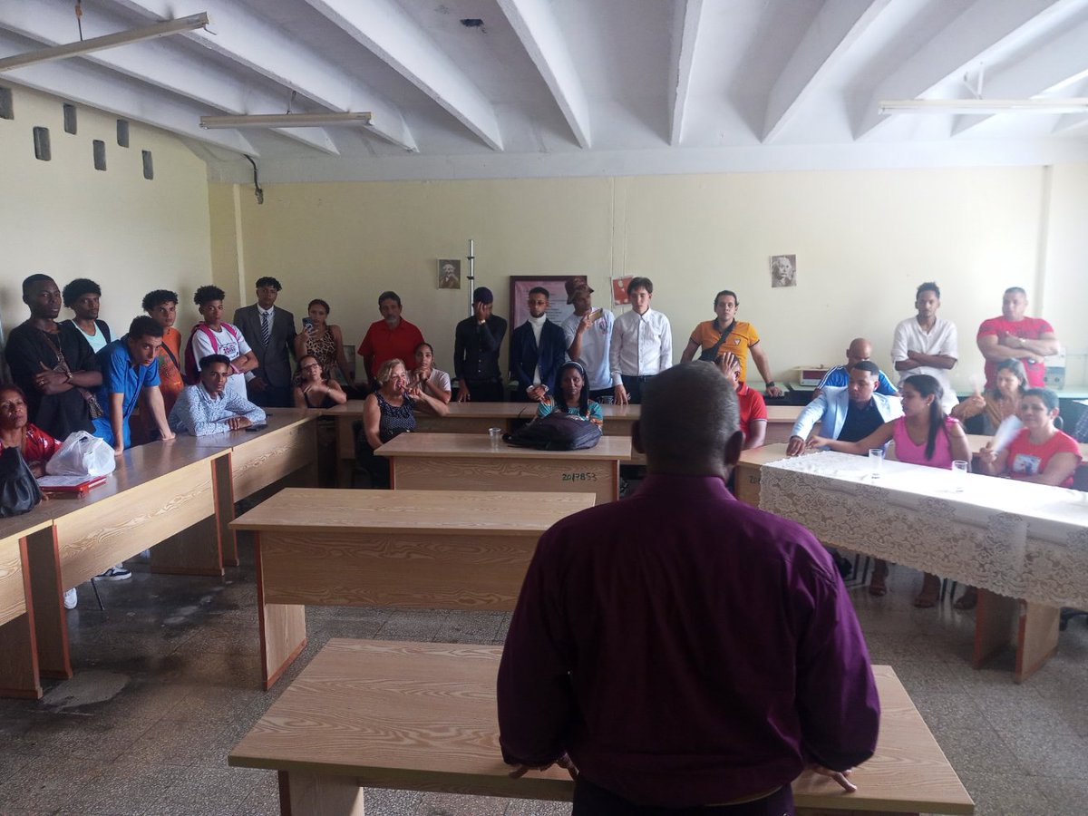 Participé en la realización de los ejercicios de culminación de estudios de la carrera Lic. en Educación Especialidad Física, de la <a href="/UG_Cuba/">Universidad de Guantánamo</a>. Amplia participación de los familiares y excelentes defensa de los estudiantes. #SeguimosAscendiendo #MiMoncadaGuantanamero.