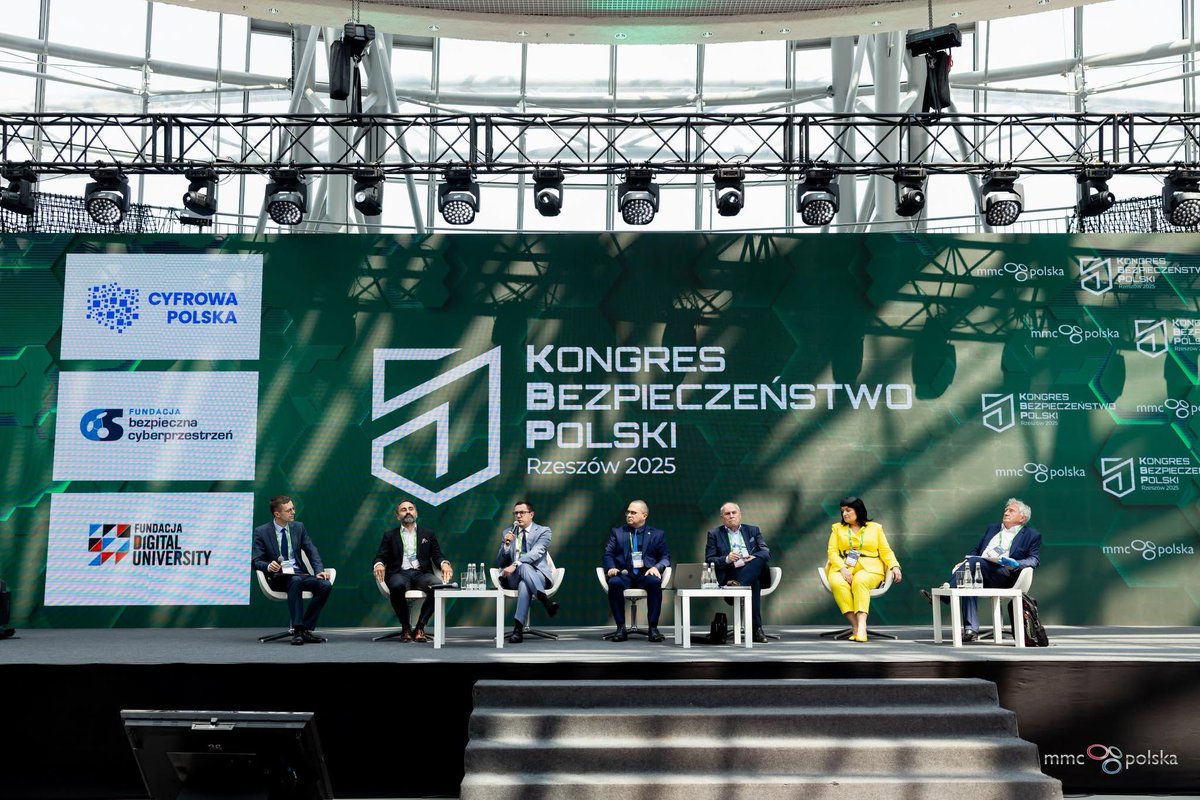 Kongres Bezpieczeństwo Polski (@totalsecuritypl) on Twitter photo Debata „Bezpieczeństwo energetyczne Polski” skupiła się na kluczowych wyzwaniach transformacji energetycznej w kontekście bezpieczeństwa państwa. 
#KBP2025 #KBPRZESZÓW #KongresBezpieczenstwoPolski2025 Debata „Bezpieczeństwo energetyczne Polski” skupiła się na kluczowych wyzwaniach transformacji energetycznej w kontekście bezpieczeństwa państwa. 
#KBP2025 #KBPRZESZÓW #KongresBezpieczenstwoPolski2025