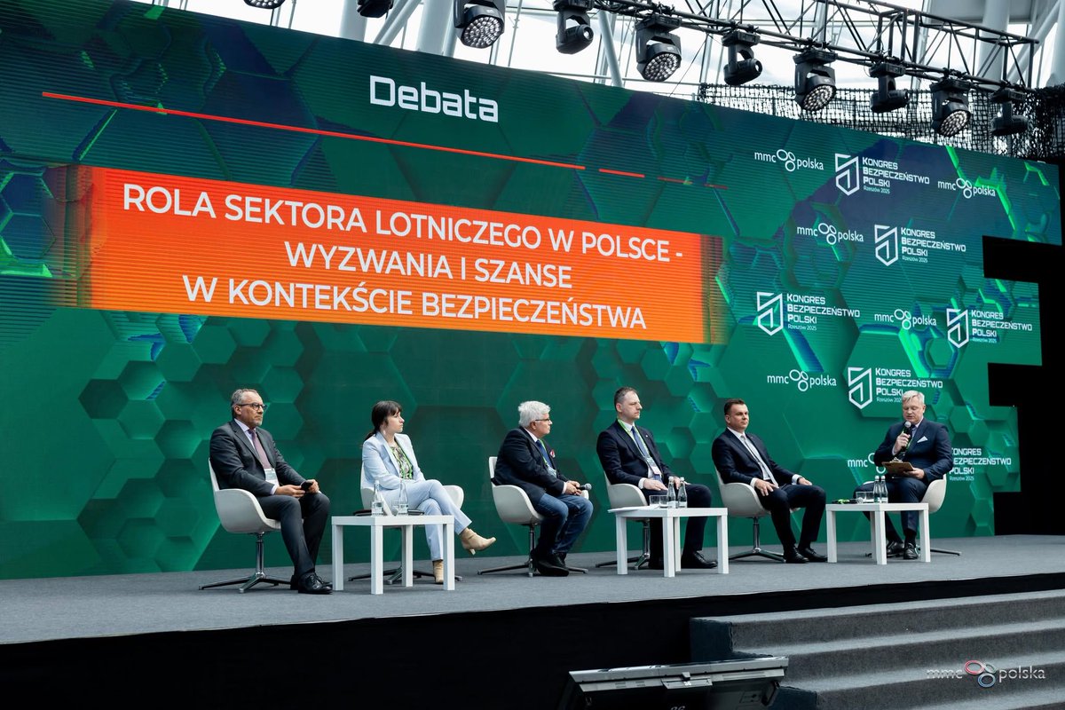 Kongres Bezpieczeństwo Polski (@totalsecuritypl) on Twitter photo ✈️ Debata „Rola sektora lotniczego w Polsce – wyzwania i szanse w kontekście bezpieczeństwa” była kluczowym punktem #KBP2025. ✈️ Debata „Rola sektora lotniczego w Polsce – wyzwania i szanse w kontekście bezpieczeństwa” była kluczowym punktem #KBP2025.