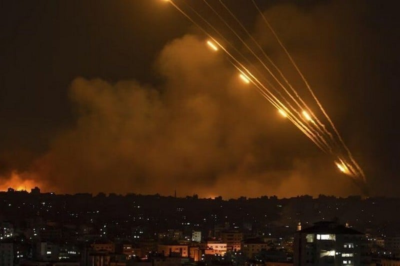 OrienteMedioEs's tweet photo. 🚨 Varios altos mandos del ejército iraní y científicos nucleares murieron tras un amplio ataque israelí que también dañó instalaciones nucleares en Irán. #Irán #Israel #Ataque #Conflicto #MedioOriente #Guerra #Noticias https://t.co/a3LhmexIQM