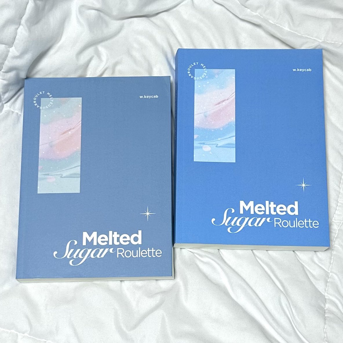 왼쪽이 초판 대량인쇄(오프셋인쇄)
오른쪽이 재판 소량인쇄(디지털인쇄) 입니다~!