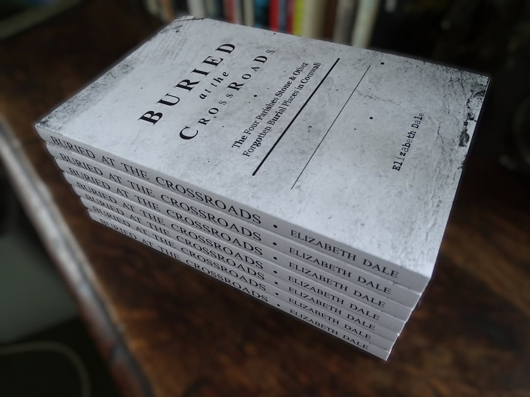 Morning all!
I will be on <a href="/BBCCornwall/">BBC Cornwall</a> this morning at about 10.15, talking to Julie <a href="/Skentelbery/">Julie Skentelbery</a> about my book if you fancy a listen!😊