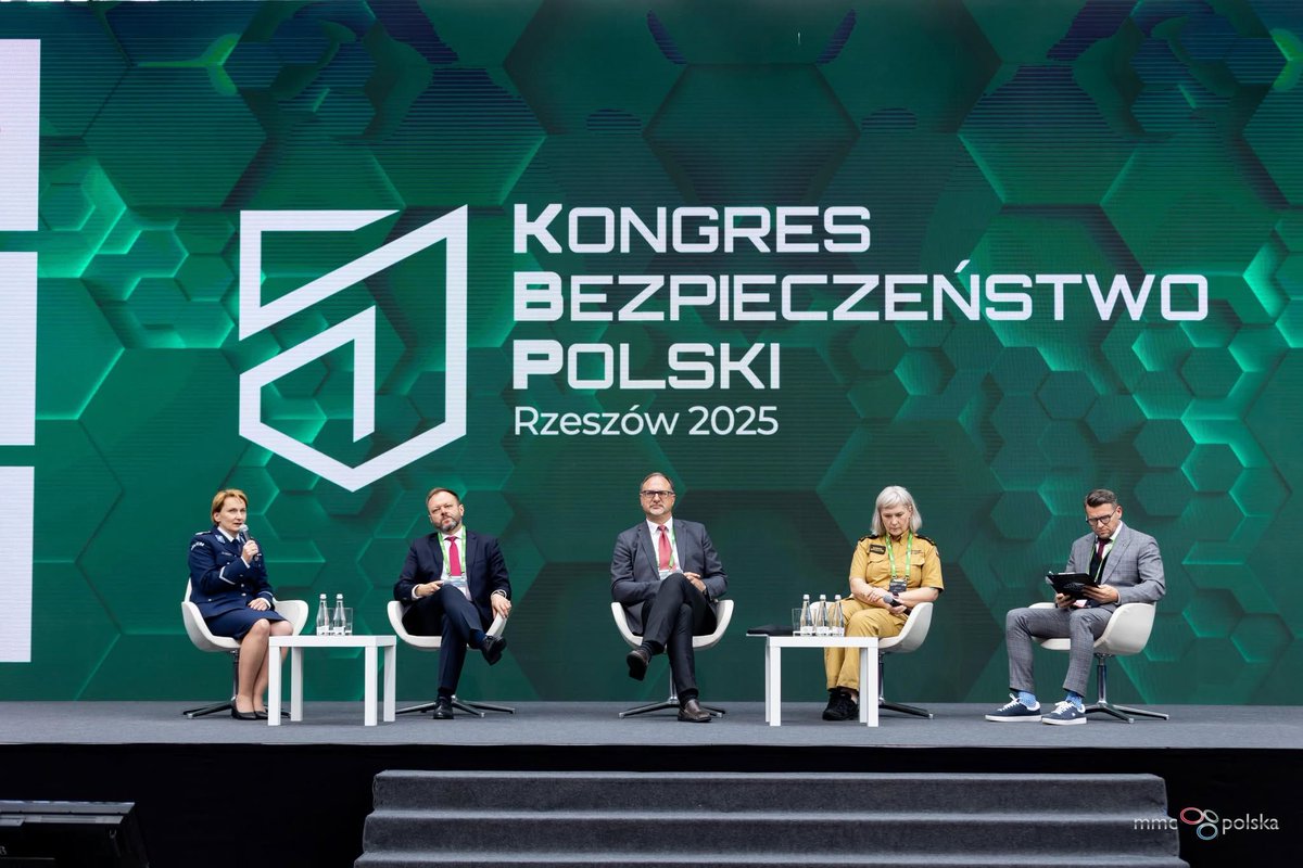Kongres Bezpieczeństwo Polski (@totalsecuritypl) on Twitter photo Następnie czekała nas debata: „Strażnicy bezpieczeństwa – kluczowa rola służb mundurowych w ochronie i obronie kraju”, poświęcona aktualnej i przyszłej roli służb mundurowych w zapewnianiu bezpieczeństwa Rzeczypospolitej Polskiej.
Dziękujemy za udział w wydarzeniu! #KBP2025 Następnie czekała nas debata: „Strażnicy bezpieczeństwa – kluczowa rola służb mundurowych w ochronie i obronie kraju”, poświęcona aktualnej i przyszłej roli służb mundurowych w zapewnianiu bezpieczeństwa Rzeczypospolitej Polskiej.
Dziękujemy za udział w wydarzeniu! #KBP2025