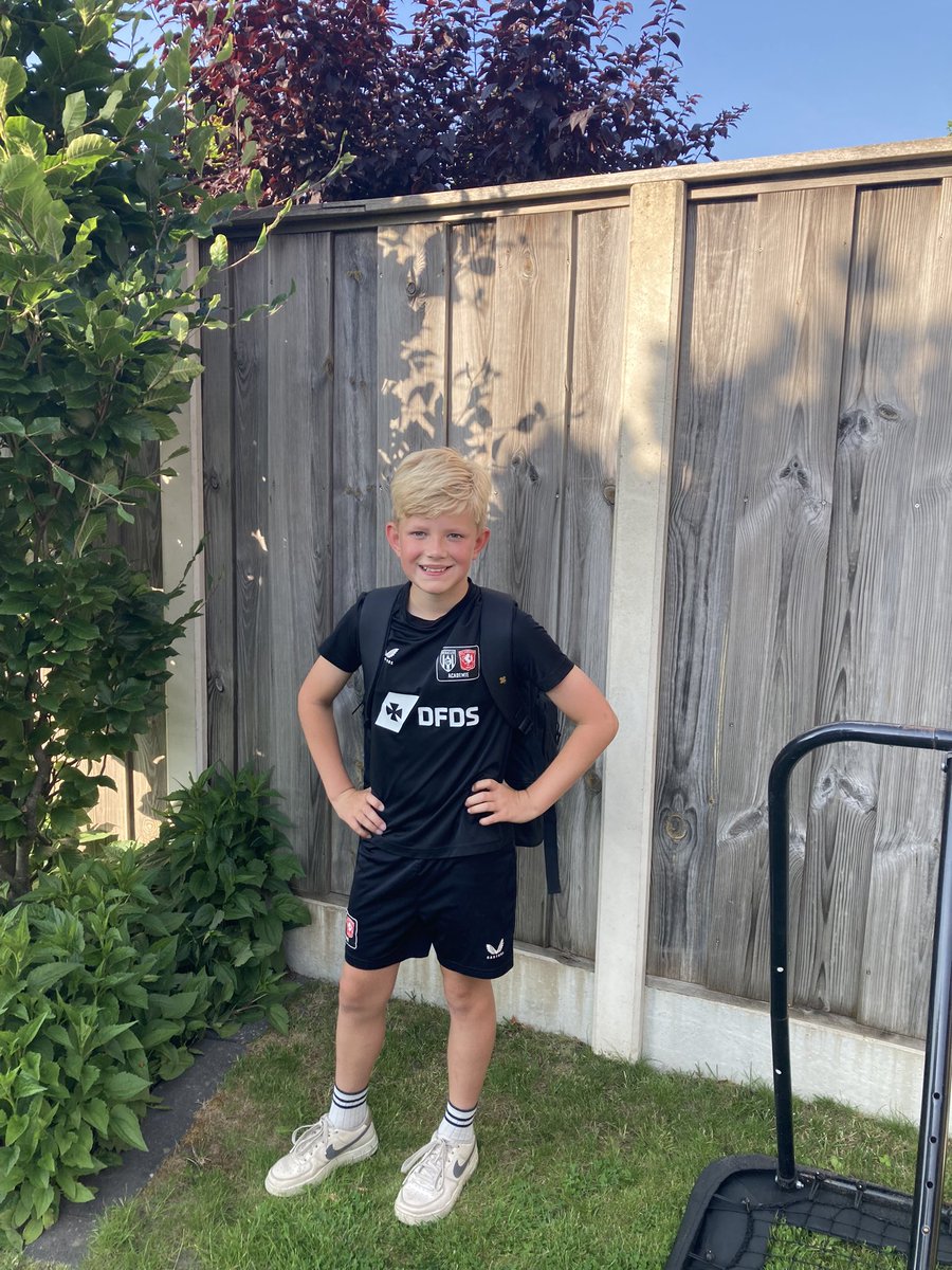 Helemaal ready met <a href="/Emos_Enschede/">rksv EMOS</a> voor U11 Sparkassen Champions Cup toernooi in Duitsland volgende week.
#emos #toernooi #duitsland #voetbal