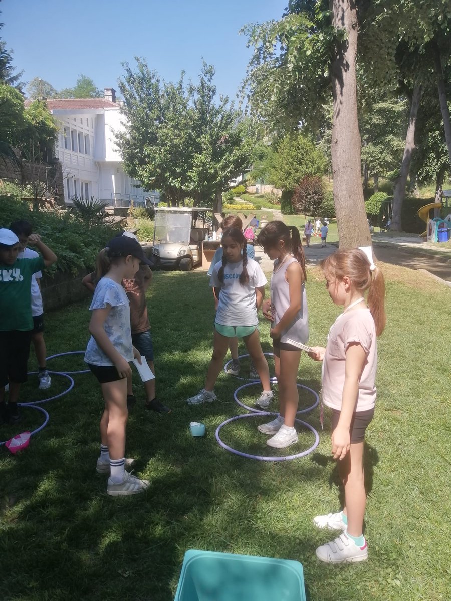 Les élèves de CM ont relevé une série de défis mêlant sciences, géographie, histoire, mathématiques et français. Ils ont su mobiliser à la fois leurs connaissances scolaires et leurs aptitudes physiques. La journée "Zaman Key" a été riche en émotions !
<a href="/aefeinfo/">AEFE</a>