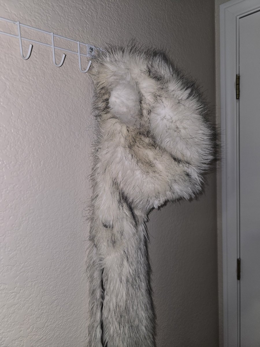 Wolfez0r's tweet image. For $100, I&apos;ll wear the wolfie hoody for the Monster Stack on Saturday.. any takers?!

#wsop #monsterstack